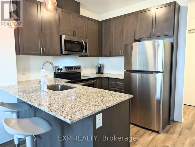 95-595 Dundas St W