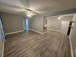 1600 NW 93rd St in Miami, FL - Building Photo - Building Photo