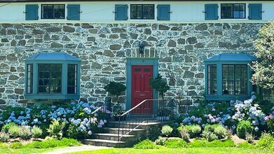 8 Holly Ln in Rye, NY - Building Photo - Building Photo