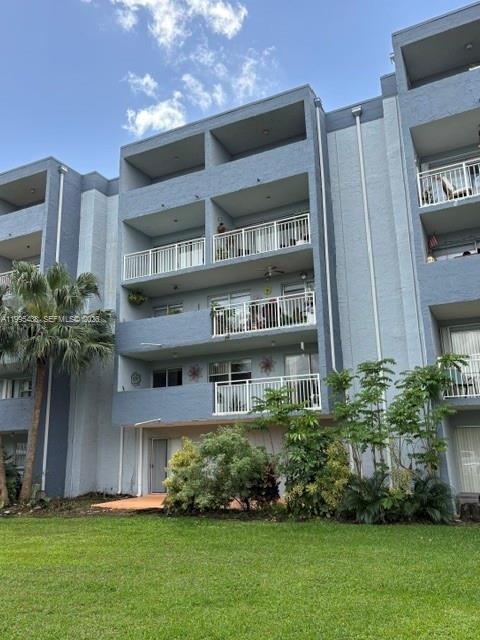 9351 Fontainebleau Blvd in Miami, FL - Foto de edificio - Building Photo