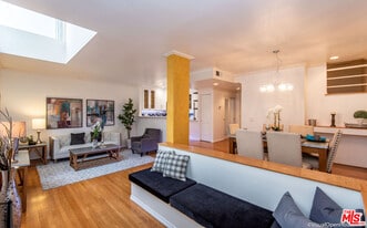 514 S Barrington Ave in Los Angeles, CA - Building Photo