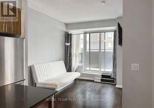 225-225 Sackville St in Toronto, ON - Building Photo - Building Photo