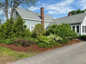 21 Shawmut St, Unit A in Concord, NH - Building Photo - Building Photo