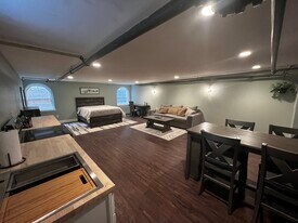 1820 Albany Ave in West Hartford, CT - Building Photo