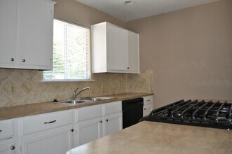1214 Austin Highlands Blvd in Austin, TX - Building Photo - Building Photo