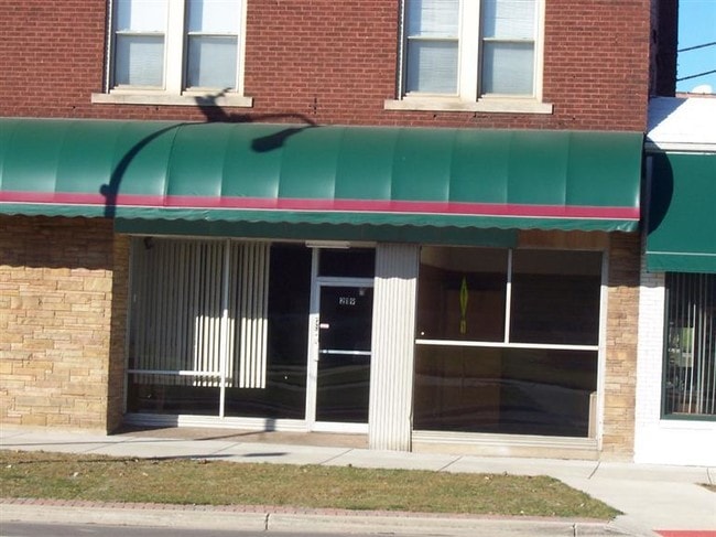 209-219 E Main St