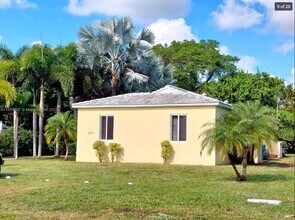 1015 NE 112th St in Biscayne Park, FL - Building Photo - Building Photo