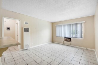 Telegraph Place Apartments in Downey, CA - Building Photo - Building Photo