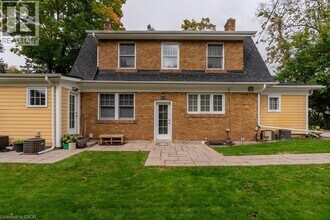 2080 Caroline St in Burlington, ON - Building Photo - Building Photo