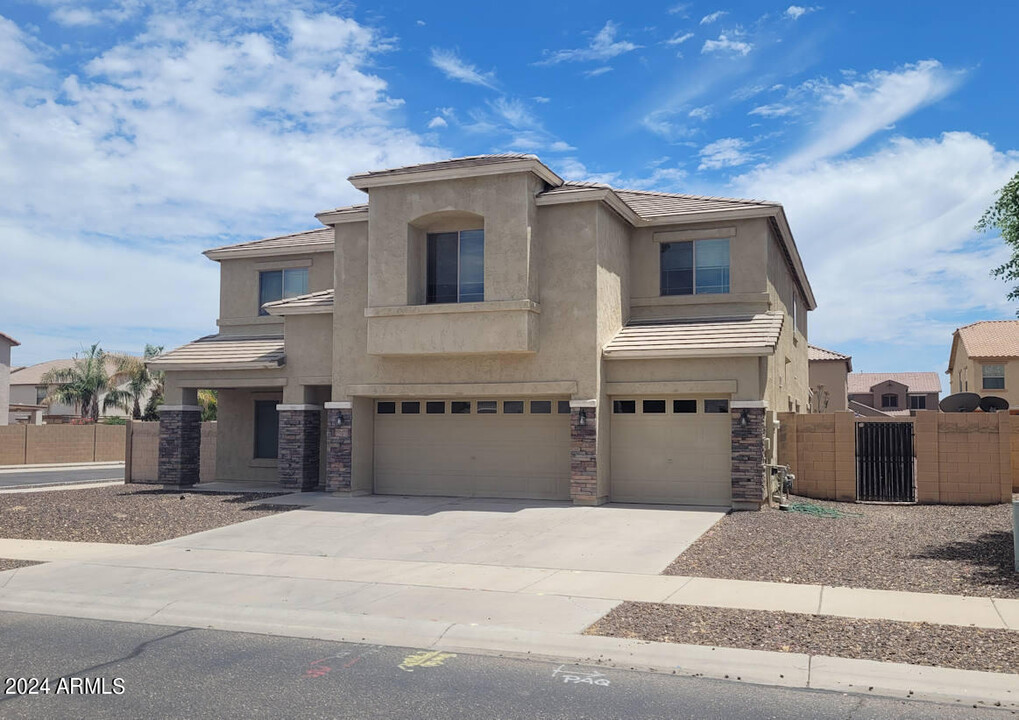 14235 W Banff Ln in Surprise, AZ - Building Photo