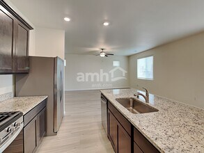 1221 W 17th Ave in La Center, WA - Building Photo - Building Photo