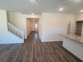15674 Santa Cruz Ct in Victorville, CA - Building Photo - Building Photo