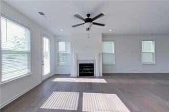 3991 Hester St in Duluth, GA - Foto de edificio - Building Photo
