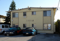 10212-10214 Felton Ave in Inglewood, CA - Foto de edificio - Building Photo