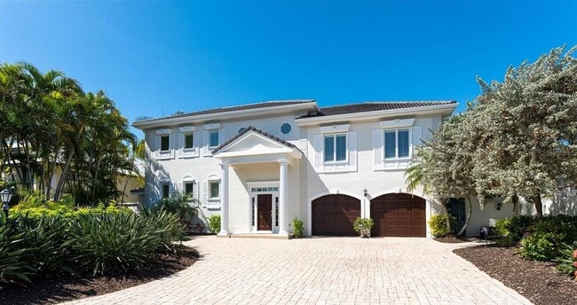 property at 1121 Morningside Pl