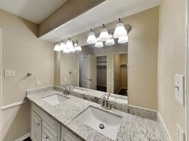 5702 Kiowa Timbers Dr in Humble, TX - Building Photo