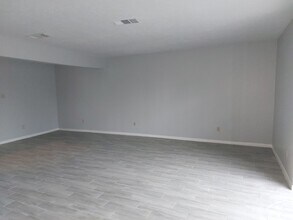 1846 Hollister St in Houston, TX - Foto de edificio - Building Photo