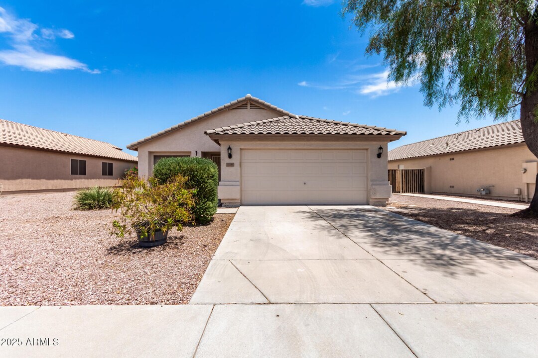 16455 N 137th Dr in Surprise, AZ - Foto de edificio