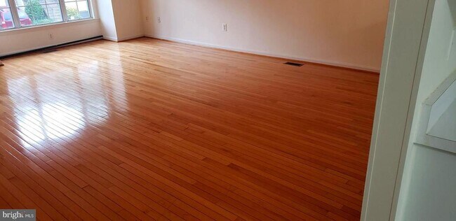 5613 Glenwood Mews Dr in Alexandria, VA - Building Photo - Building Photo