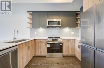 426 Lawrence Hts Wy in Toronto, ON - Building Photo - Building Photo