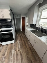 100 S Broad St in Hallam, PA - Foto de edificio - Building Photo