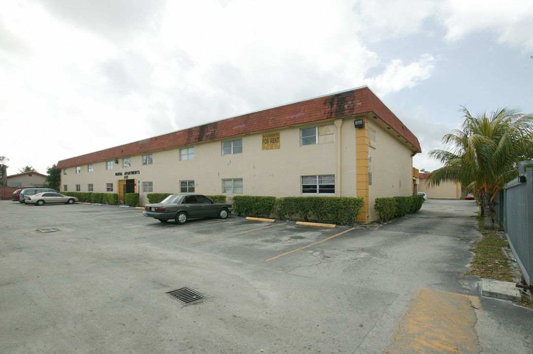 South Seminola in Hialeah, FL - Foto de edificio