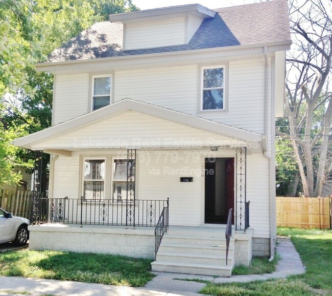 property at 750 Watkins St SE