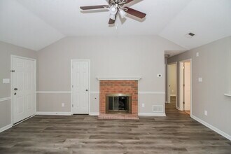6957 Raleigh Lagrange Rd in Cordova, TN - Building Photo - Building Photo