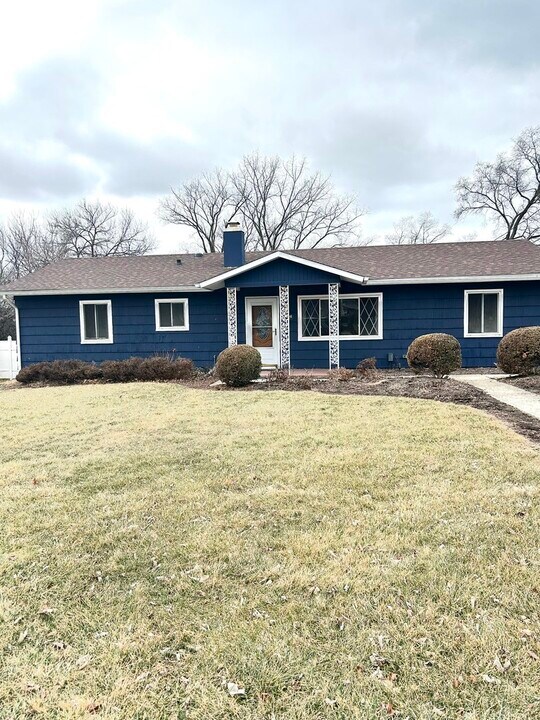 5508 S Stough St in Hinsdale, IL - Building Photo