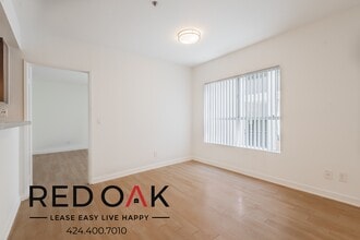 939 Palm Ave in West Hollywood, CA - Building Photo - Building Photo