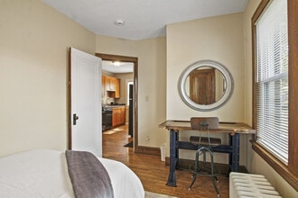 1335 N Jackson St in Waukegan, IL - Building Photo - Building Photo