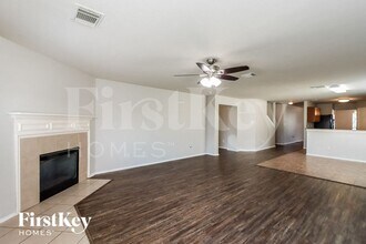 602 Regal Hollow Ln in Houston, TX - Foto de edificio - Building Photo