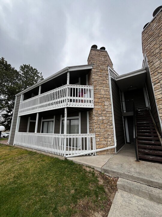 18083 E Ohio Ave in Aurora, CO - Building Photo