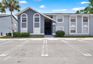 4100 Pershing Pointe Pl in Orlando, FL - Building Photo
