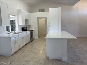 2602 SW 32nd St in Cape Coral, FL - Building Photo - Building Photo