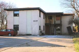 1809 E Roberts Dr Apartments