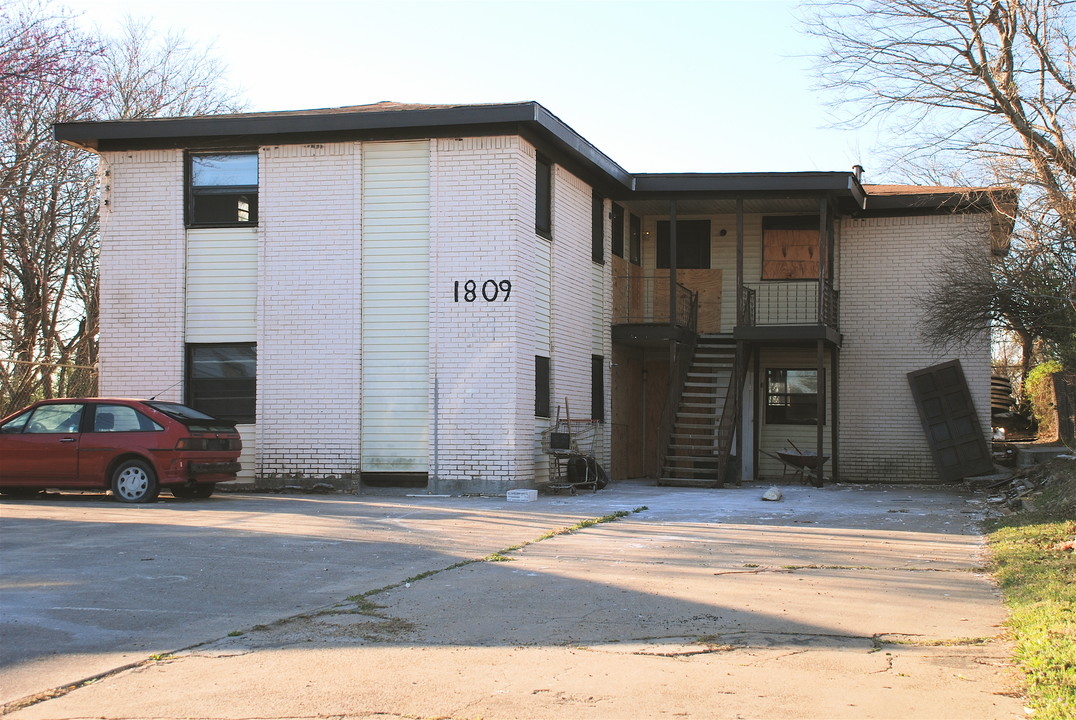 1809 E Roberts Dr in Grand Prairie, TX - Building Photo