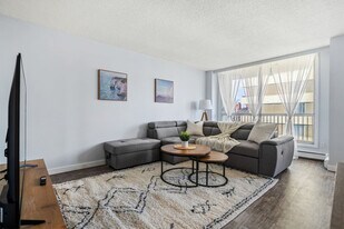 10401-10499 99 Ave in Edmonton, AB - Building Photo