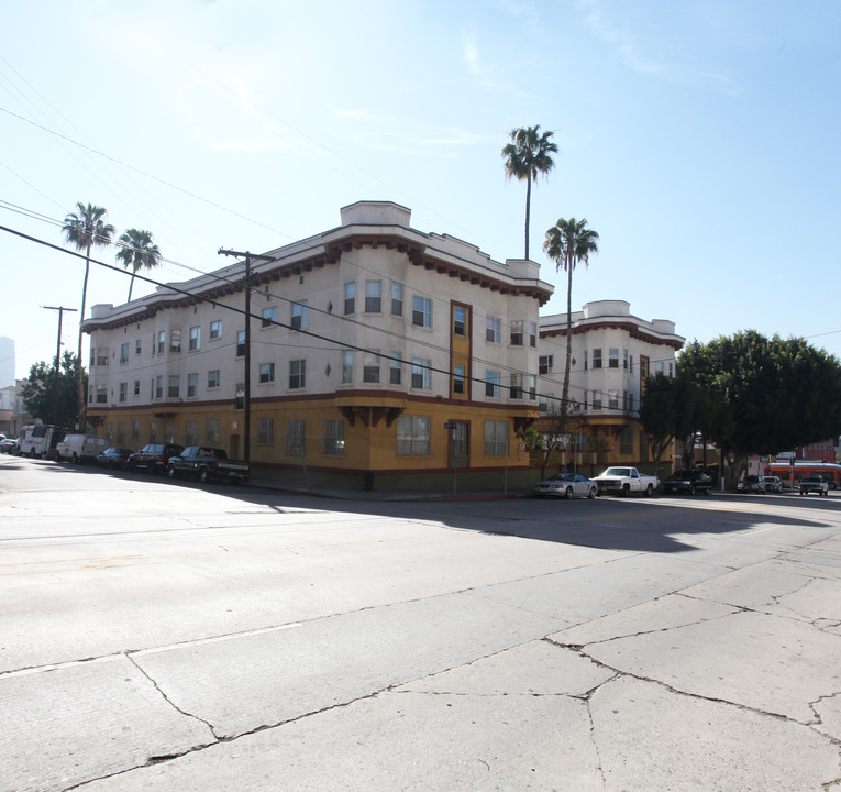 Comunidad Cambria in Los Angeles, CA - Building Photo