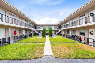 1230 Old Boynton Rd, Unit 214 in Boynton Beach, FL - Building Photo