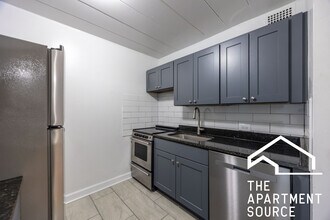 1360 W Touhy Ave in Chicago, IL - Foto de edificio - Building Photo