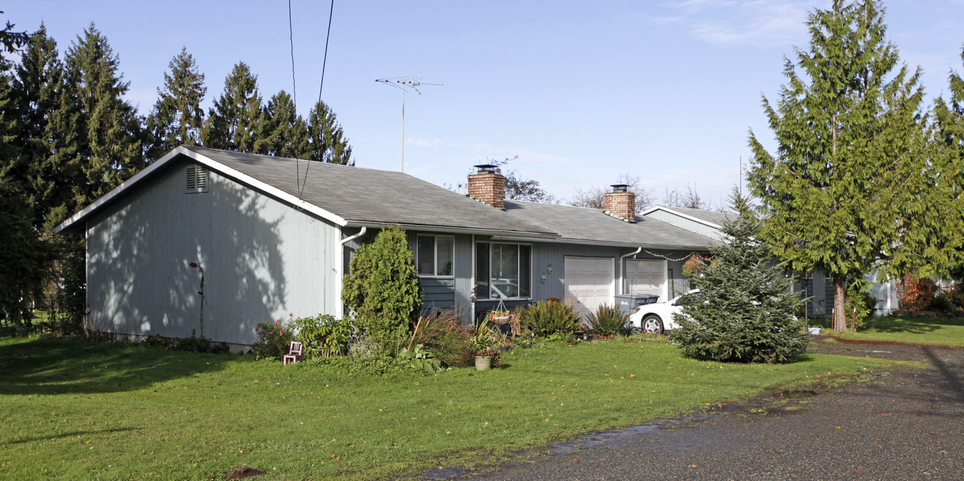4716-4720 77th Avenue Ct E in Fife, WA - Foto de edificio