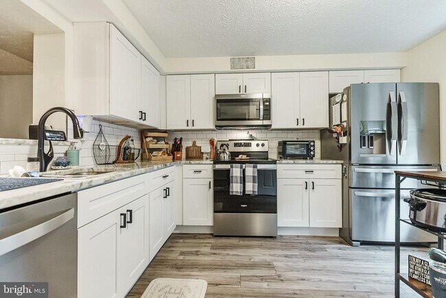2 Waterview Ct in Evesham, NJ - Building Photo - Building Photo