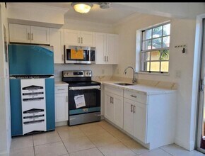 7510 SW 152nd Ave in Miami, FL - Building Photo - Building Photo