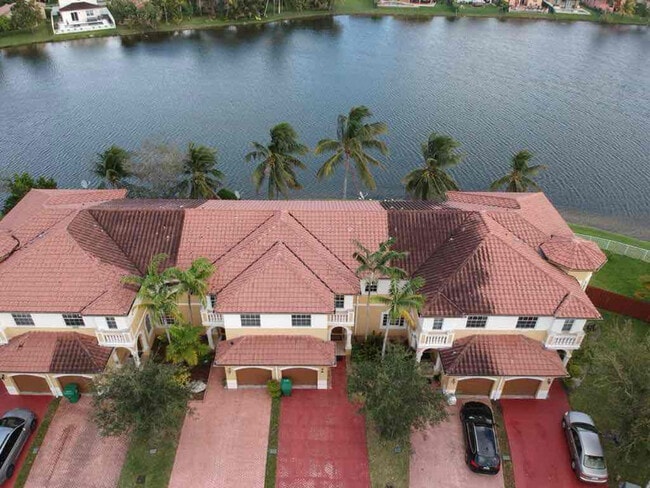 5059 SW 135th Ave in Miramar, FL - Building Photo - Building Photo