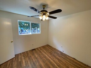 1011 Cedar St in Sweet Home, OR - Building Photo - Building Photo