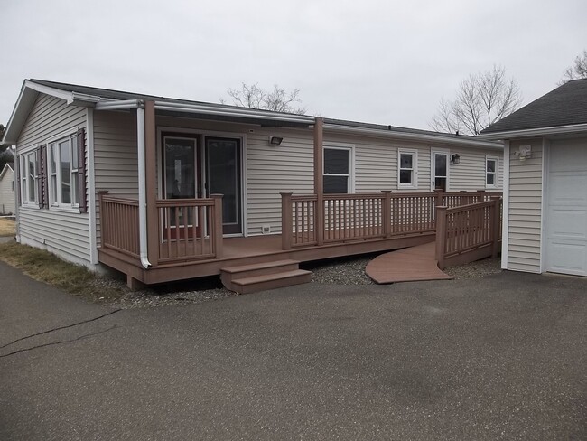 1022 E 4 1/2 St in Berwick, PA - Foto de edificio - Building Photo