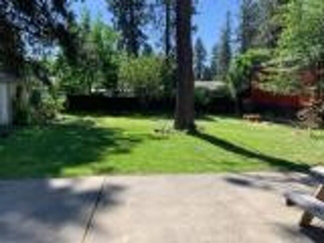 5228 N Allen Pl in Spokane, WA - Foto de edificio - Building Photo