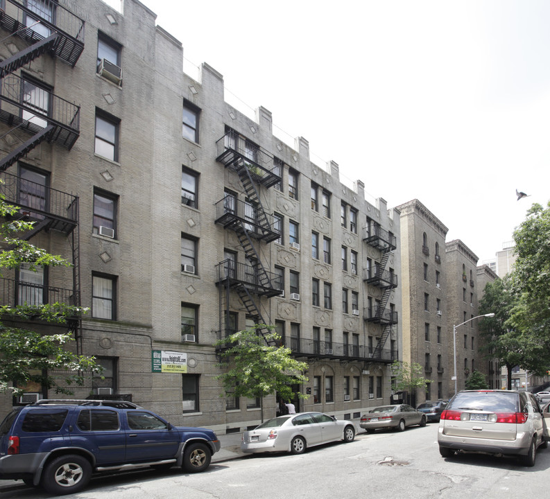 656 W 171st St in New York, NY - Building Photo