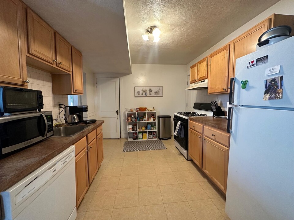 225 Summer St, Unit 2 in Somerville, MA - Building Photo